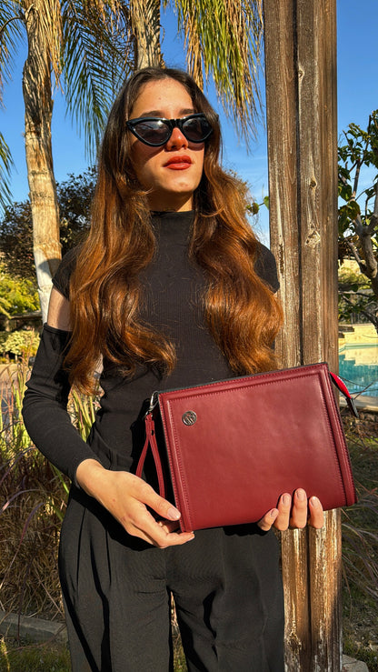 Razi Clutch In Burgundy