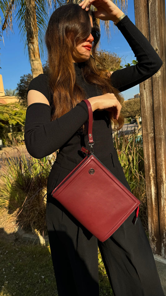 Razi Clutch In Burgundy